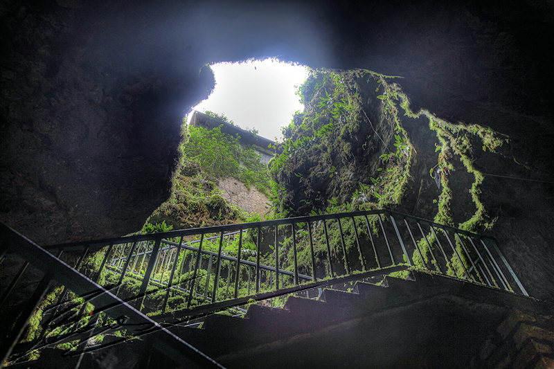 la fage turenne brive grotte gouffre spéléologie entrée verdure hdr